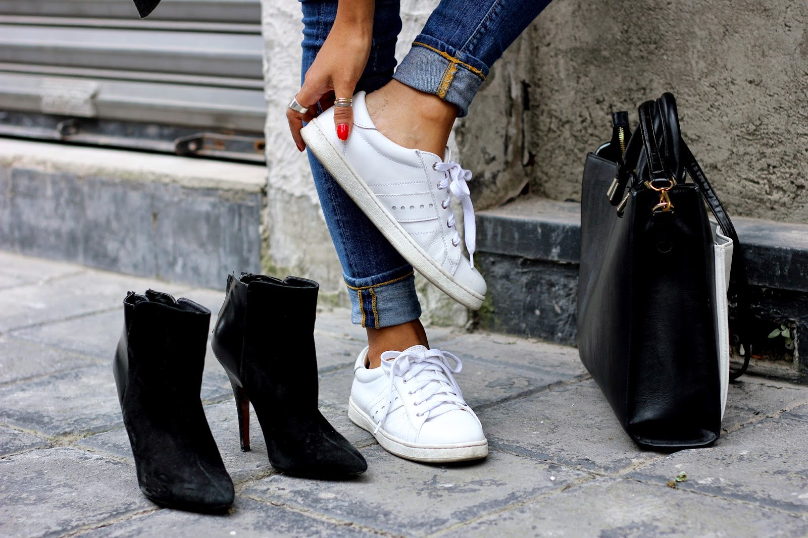 wear your trusty white sneakers 