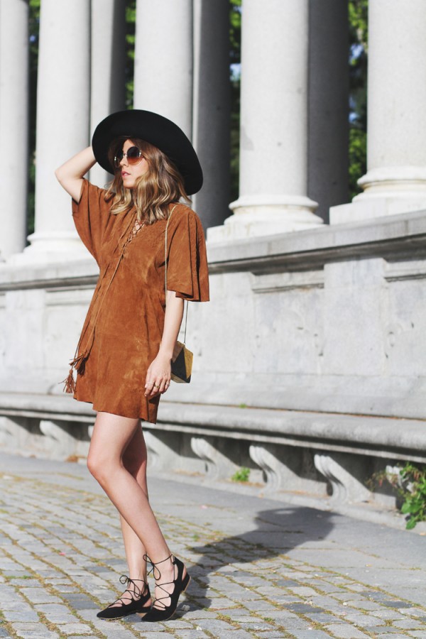 suede-dress-street-style-2_zpszhhp4q7s